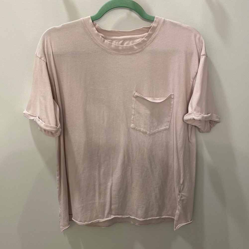 Women’s size medium: Light pinkpocket T-shirt